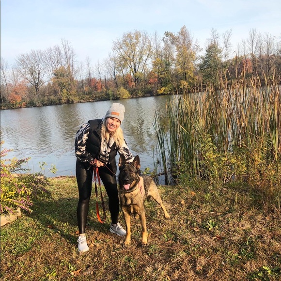 Meet your Posher, Lindsay - Picture 2 of 4